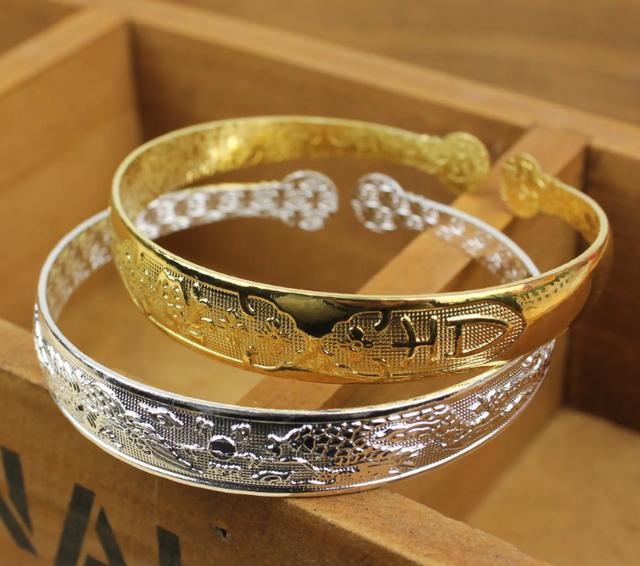 銀手鐲與金手鐲能否共戴？金銀飾品搭配指南